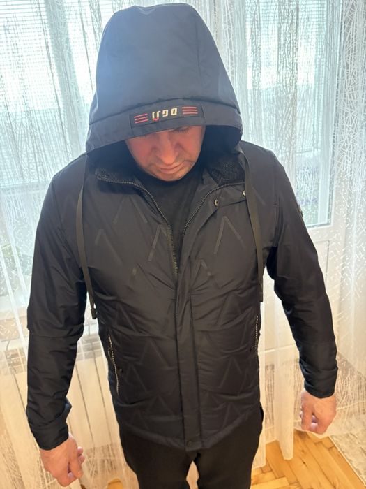Продам осеннюю ветровку