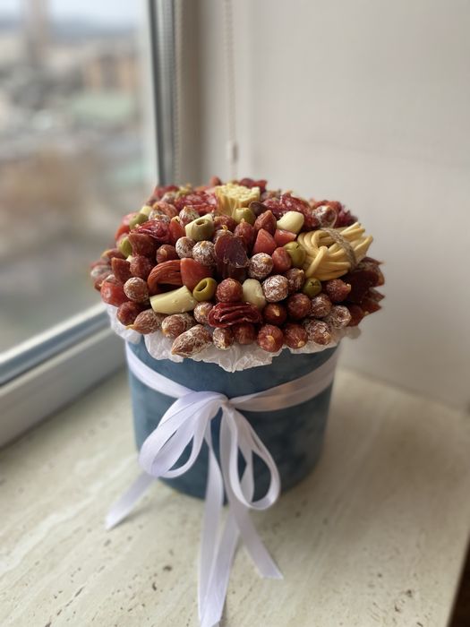 Смачний букет фудбукет букет з пивом букет з закускою букет з горішкам