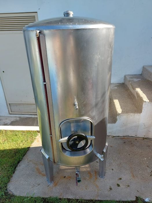 2 Cubas 350L (em bom estado)