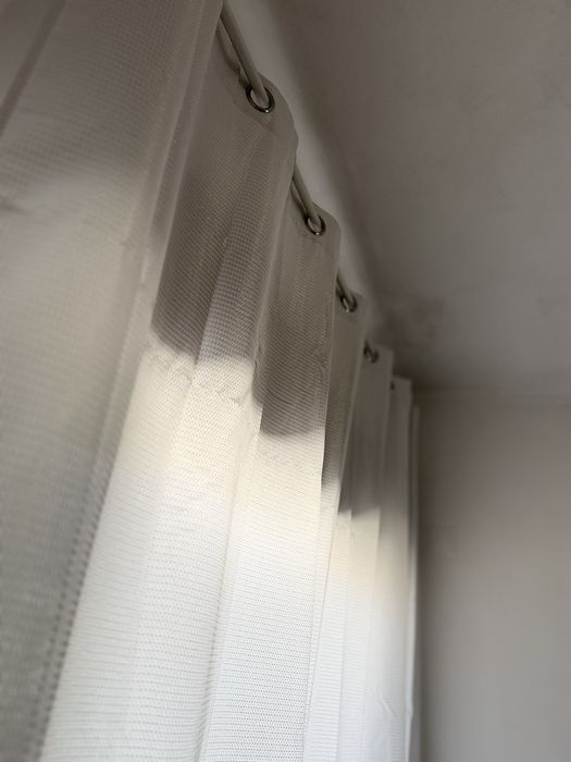 Cortinado branco brilinate  com varao