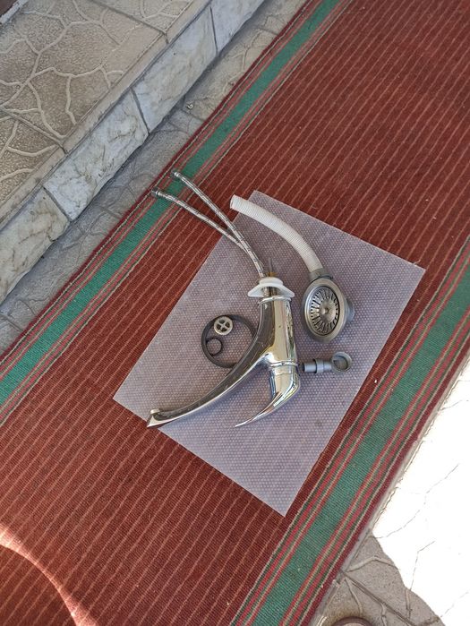 Кран для кухні та мийка