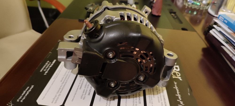 Alternator Toyota Avensis T25 2.2 D-Cat