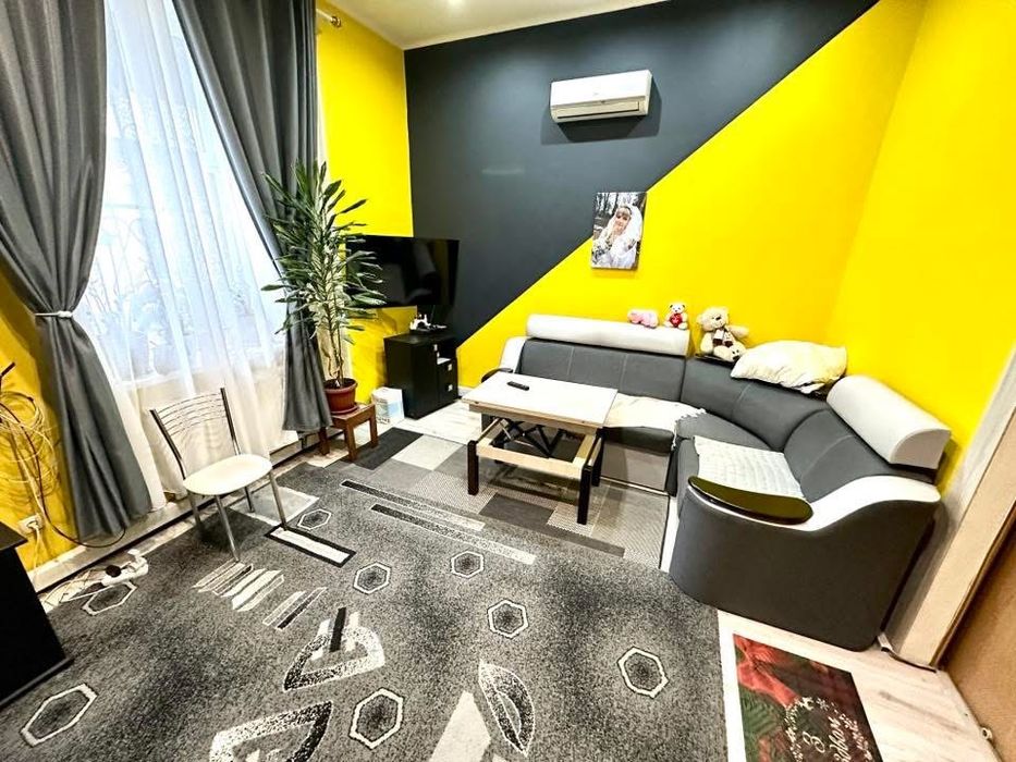 Продається 2-кімн. квартира в центрі м. Стрий.