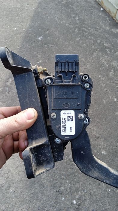 Електронна педаль газу Нісан Навара