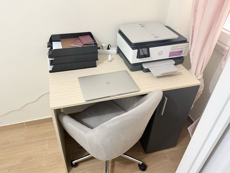 Secretaria com cadeira  giratoria