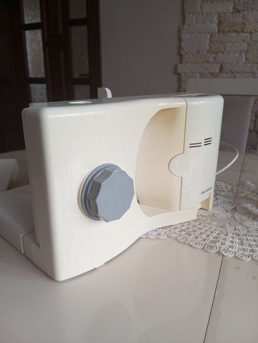 Електрична овочерізка (овочі, фрукти, сир, хліб)