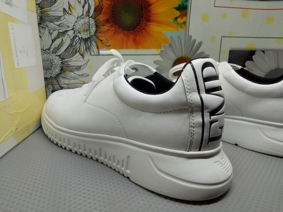 Niesamowite skórzane sneakersy Emporio Armani 44