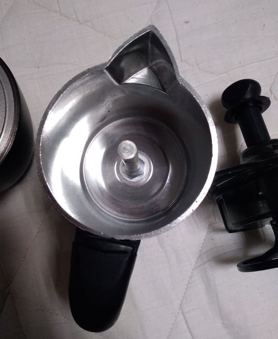 Гейзерная кофеварка.