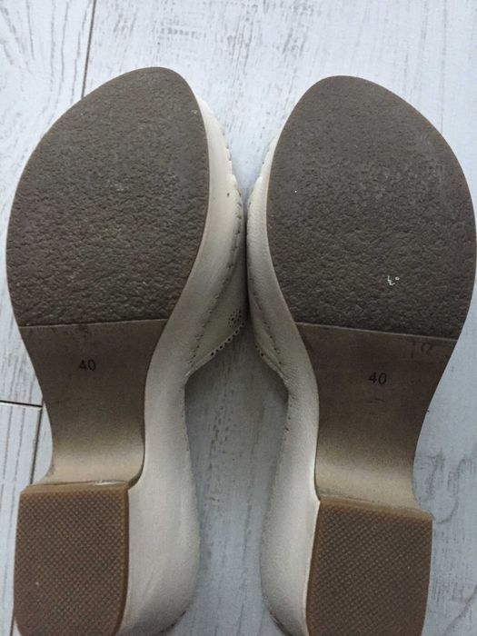 Klapki szare Monnari