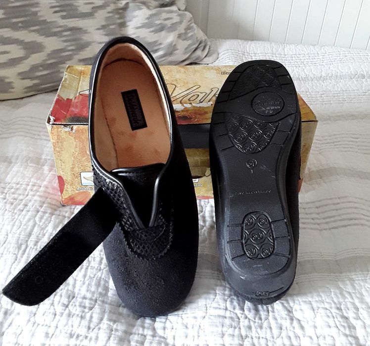 Sapatos de agasalho, senhora, pretos, nº 37 - NOVOS - muito confortáve