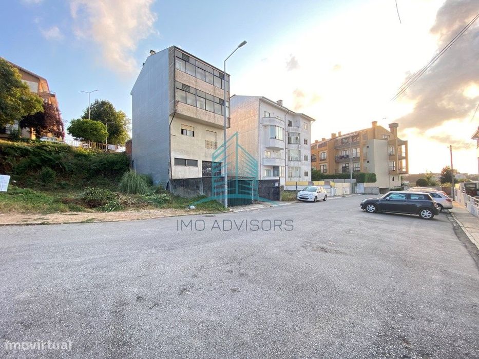 Terreno para construção com 154m2 com 2 frentes com vistas sobre o ... — Mafamude E Vilar Do Paraíso, Porto