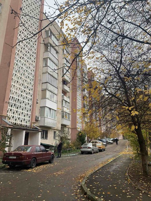 Продаж 3 кімнатноі квартири в цегляному будинку покращене планування