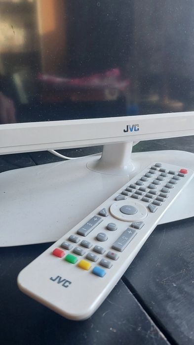 Televisão LCD JVC 32" (LT-32E33W) – HD – Com Comando e Várias Entradas