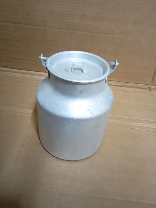 Продам бідон бітон 5л ще колишній.