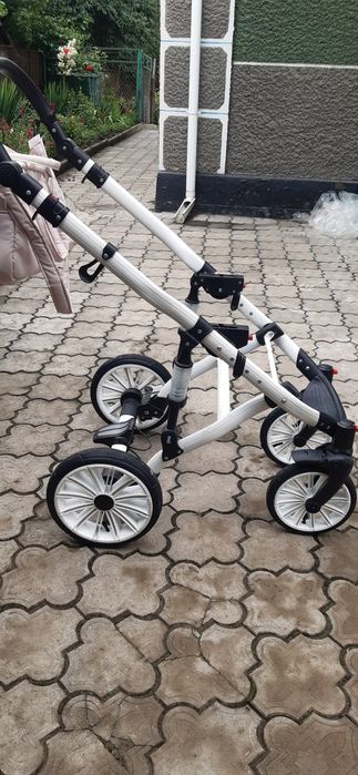 Продам гарну  коляску для дівчинки