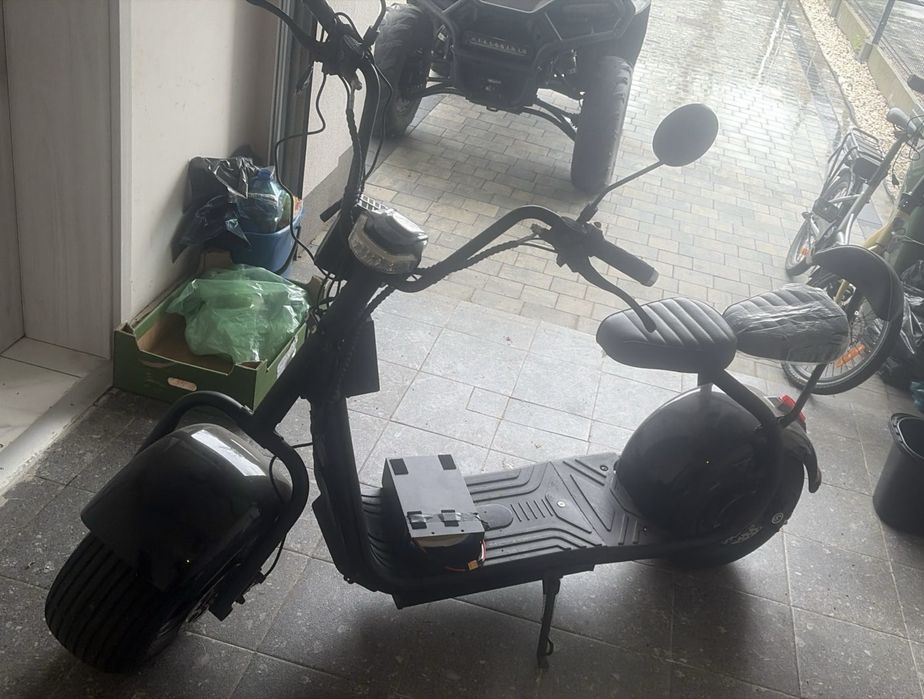 Hulajnoga elektryczna, Skuter elektryczny