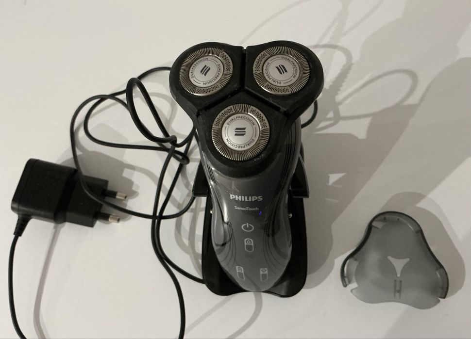 Barbeador Philips SensoTouch electrico