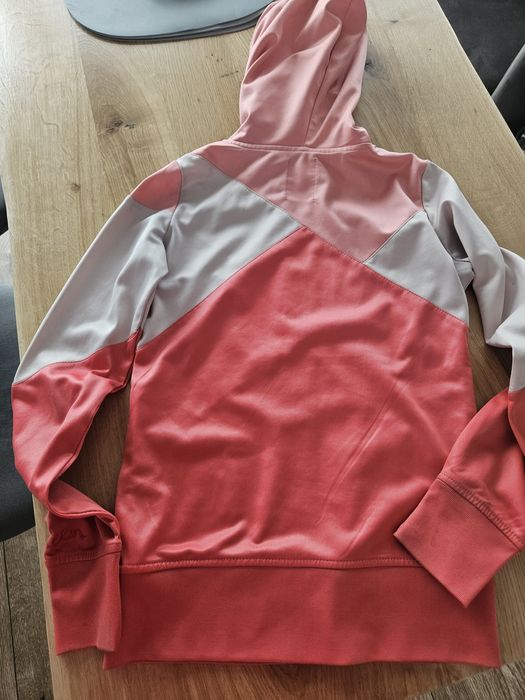 Różowa śliska bluza