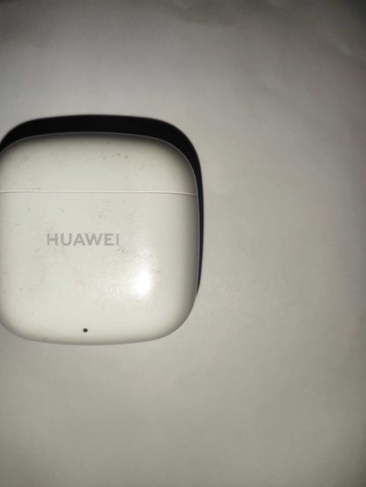 Продам безпроводные наушники Huawei