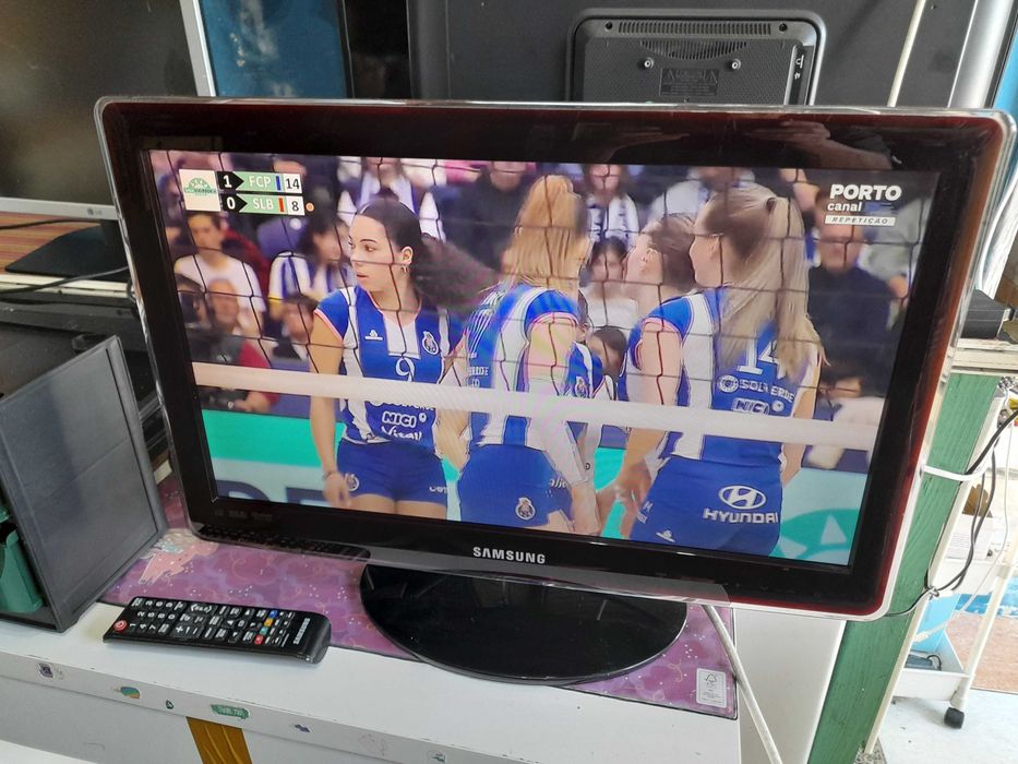 tv samsung 22" como nova funciona na perfeiçao.