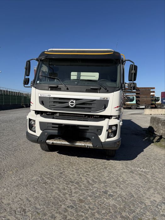 Volvo Fmx 460 8x4 com bascúla