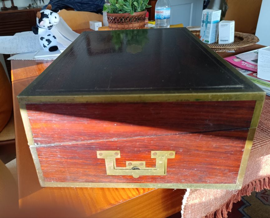 Secretária de viagem em pau santo