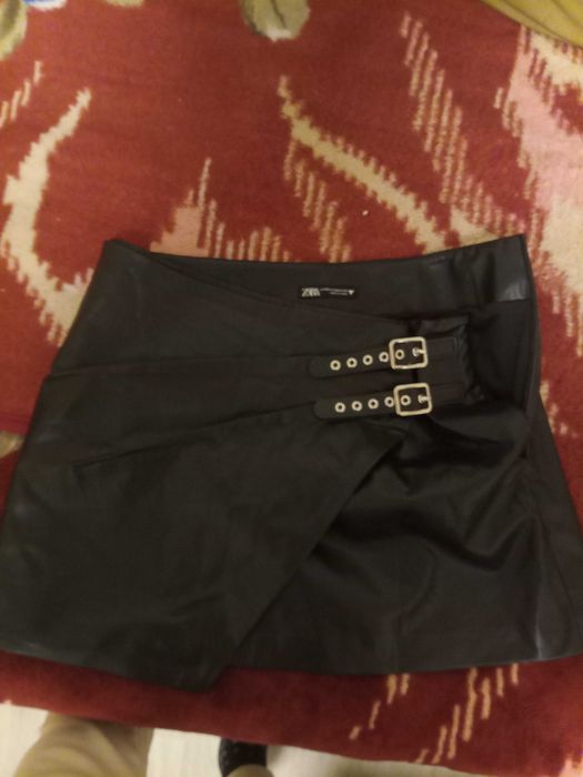 юбка чорна Zara. Підходить на розмір С-М. Нова.