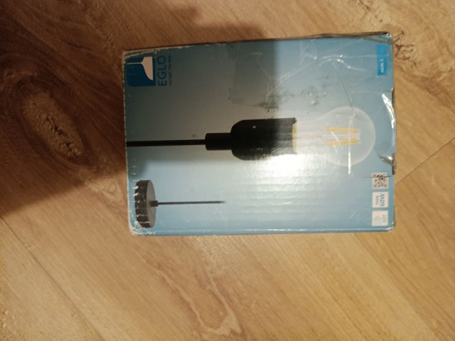 Czarna lampa wisząca EGLO w stylu industrialnym z oprawką E27