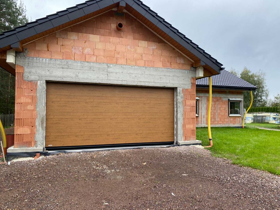 Bramy garażowe segmentowe, rolowane, uchylne