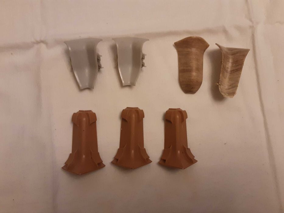 Уголки на пластиковые плинтуса  56 штук  новые