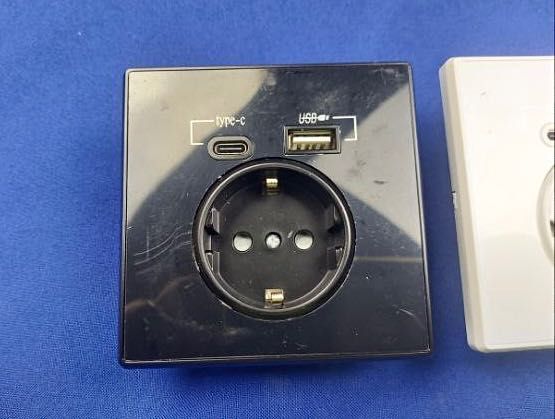 Сучасна розетка USB + Туре-С /Скло/ Coswall