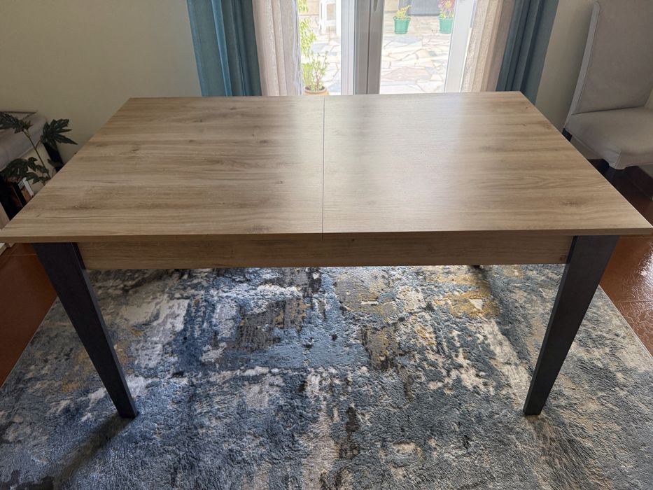 Conjunto de mesa e 4 cadeiras