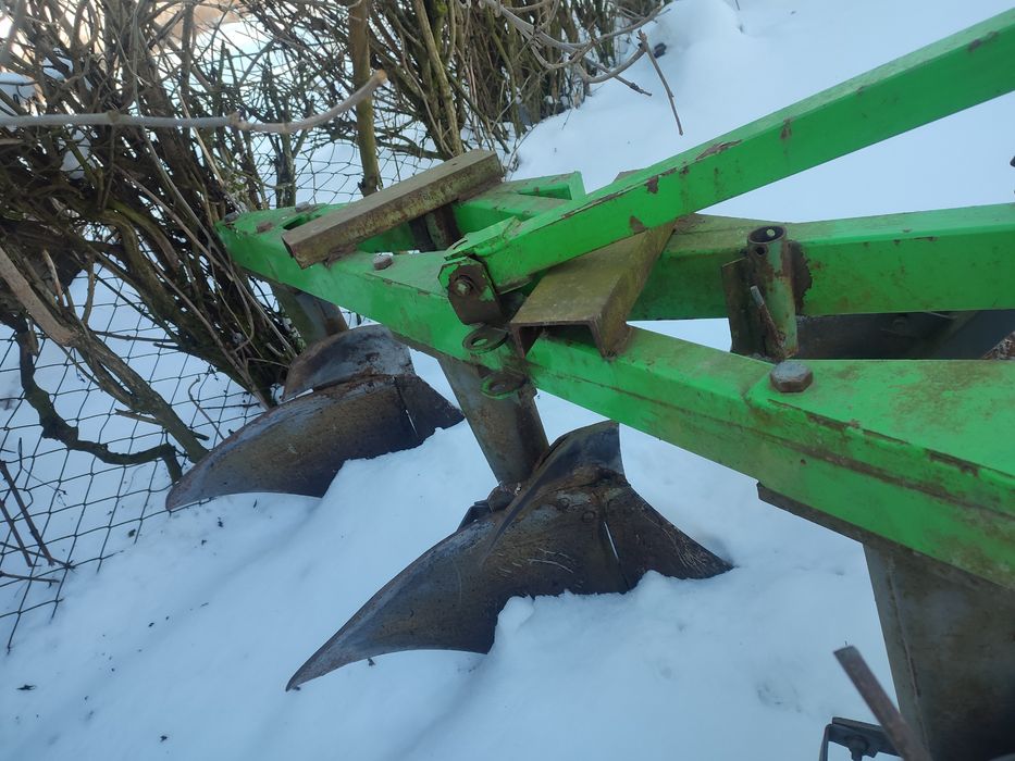 Плуг до трактора 3*30 Бомет