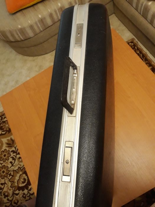 Чемодан в доброму стані