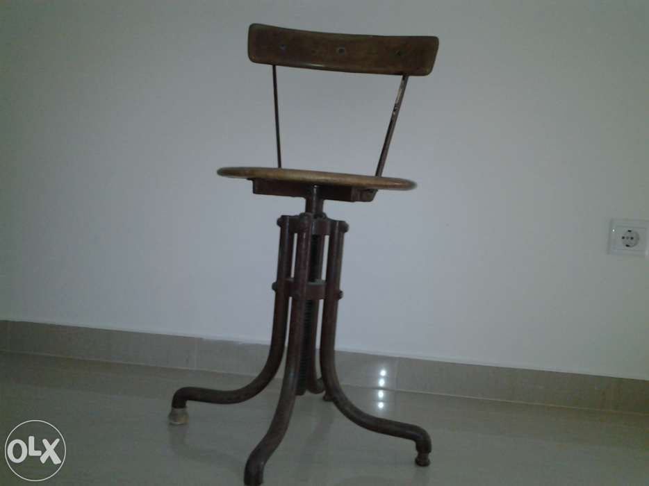 Cadeira muito antiga