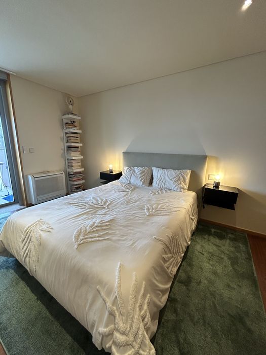 Cama 200x150cm (estrado, colchão e cabeceira)