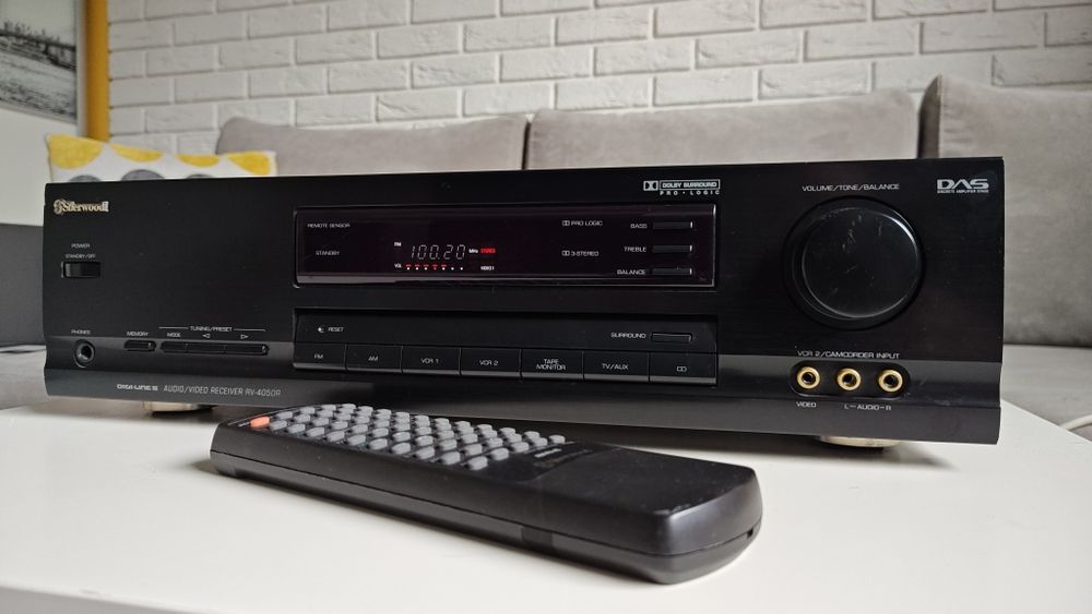 Sherwood  RV-4050R amplituner AV, Dolby Pro-Logic. Pilot.