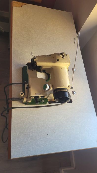 Máquina bainha invisível