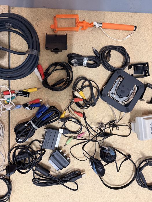 Cables + Computer Equipment446796895649812484