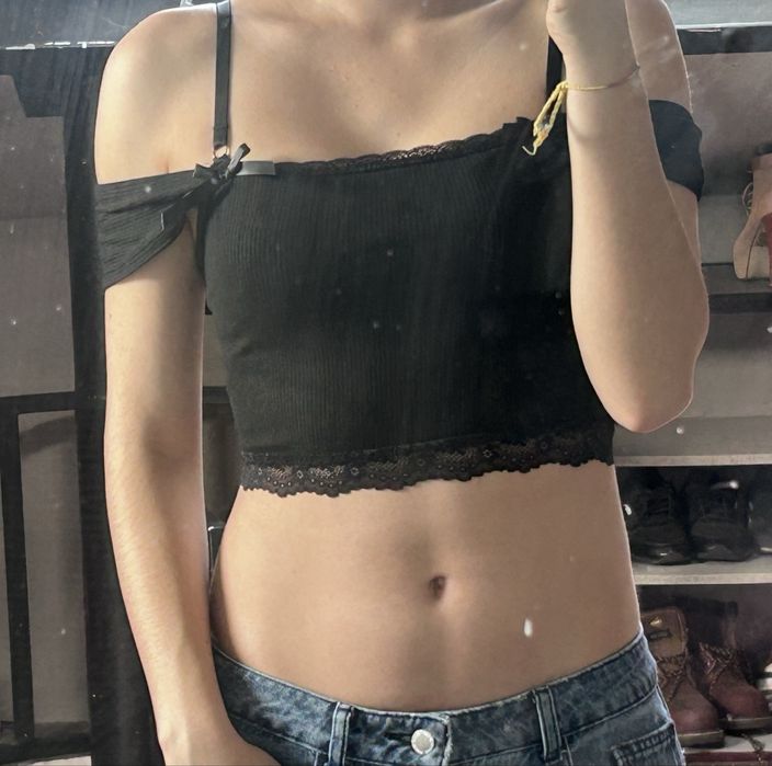 Top preto com lacinhos