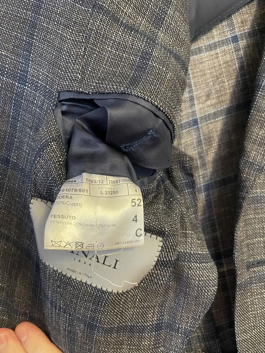 Продам пиджак Canali в очень хорошем состоянии.