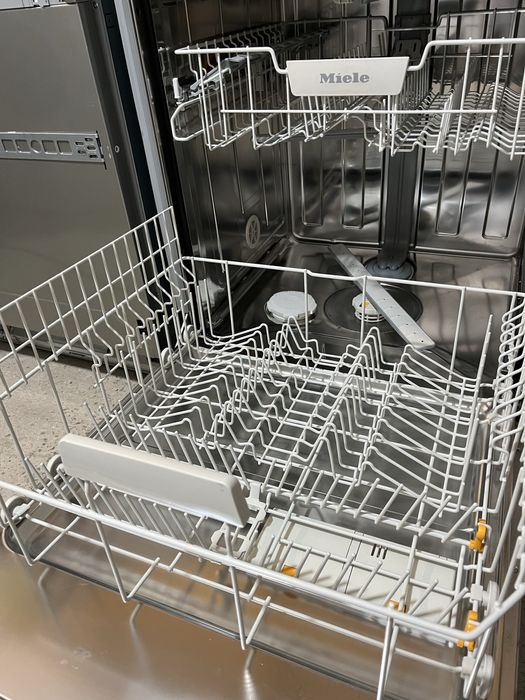 Посудомийна машина Miele g5210sci