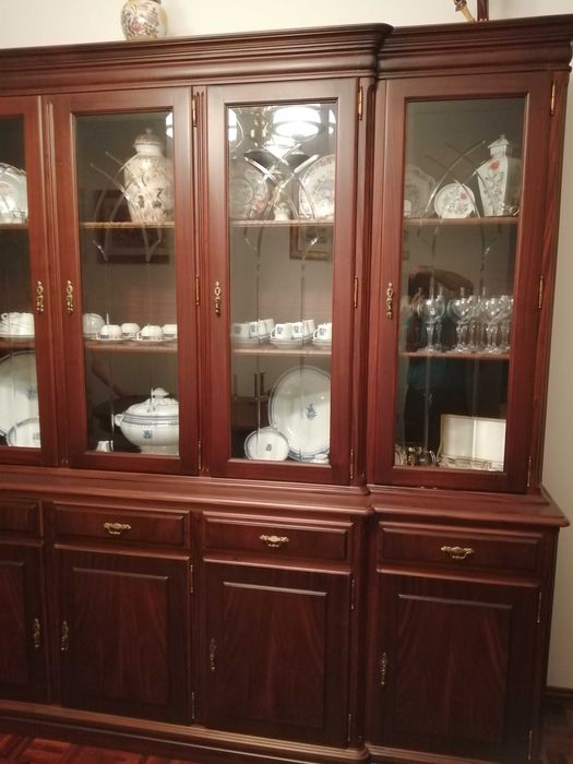 Móvel para  sala de jantar.