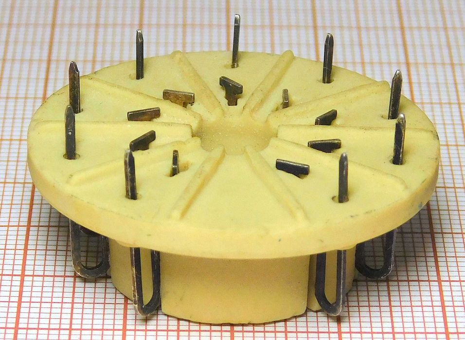 Oryginalna podstawka 9 pin PL15-1 ( lamp EL509, 6P45S itp. ) [097A]