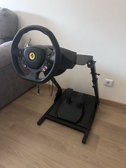 Simulador de corrida Ferrari Thrustmaster