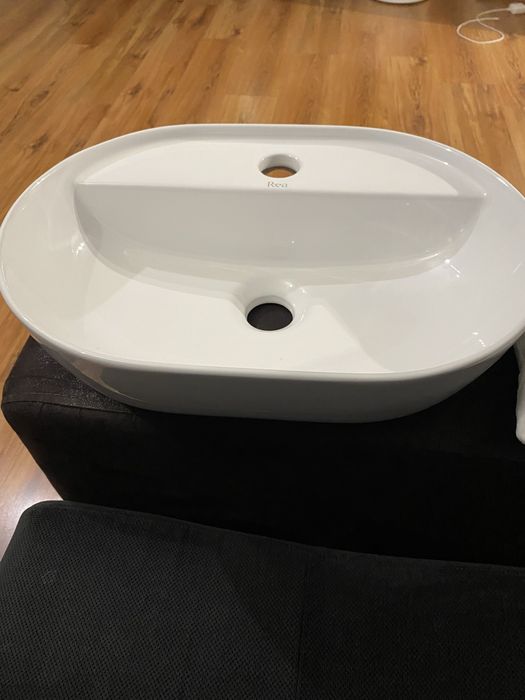 Umywalka nablatowa Rea Aura