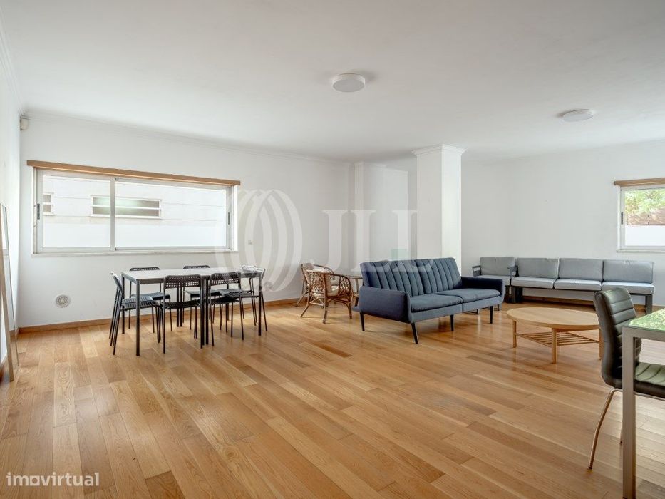Apartamento T4, com terraço e estacionamento, em Lisboa
