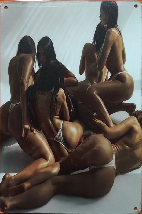 Akt kobiecy zawieszka poster grafika tabliczka blaszana szyld plakat