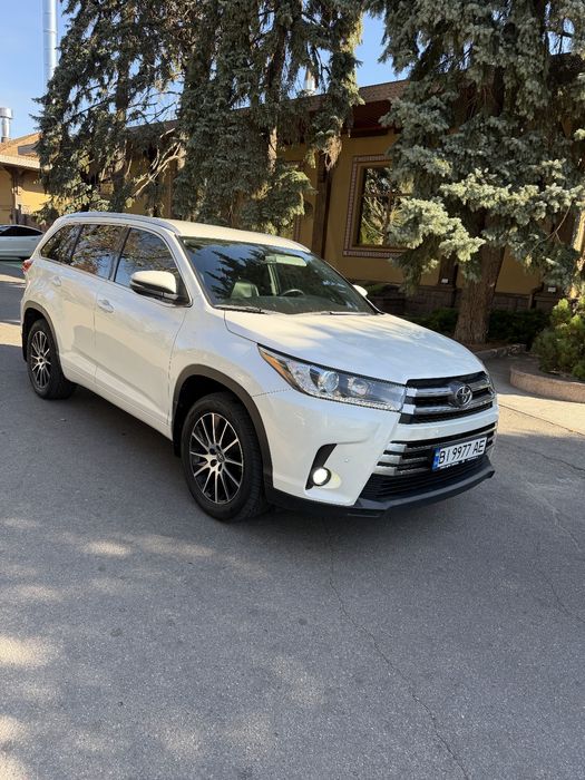 Автомобіль Toyota highlander 2019
