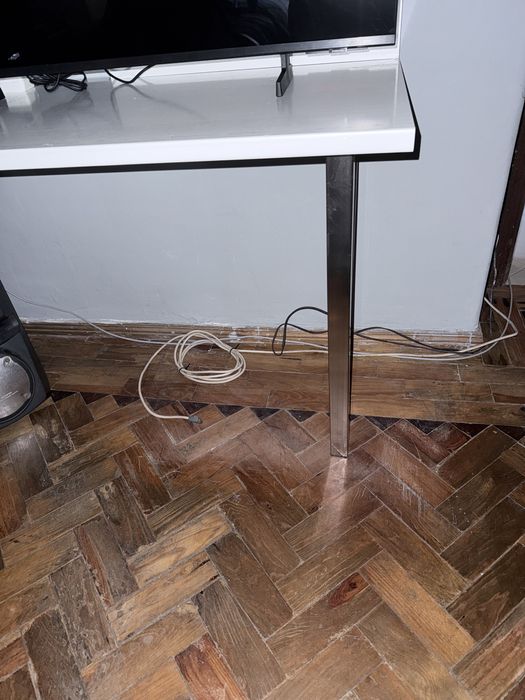 Secretária + pes de secretária ou mesa de cozinha